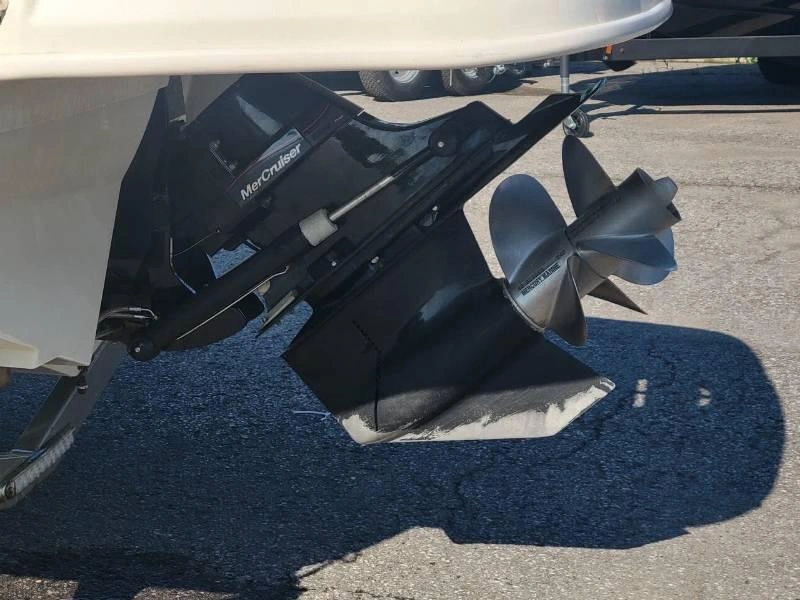 Sea Ray Sundeck 230/ Mercruiser 350 2009 alt