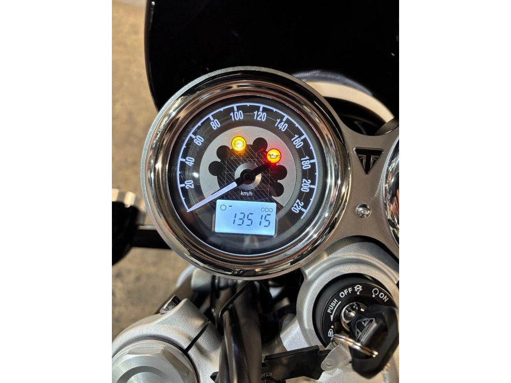 Triumph Speed Twin 1200 2022 alt