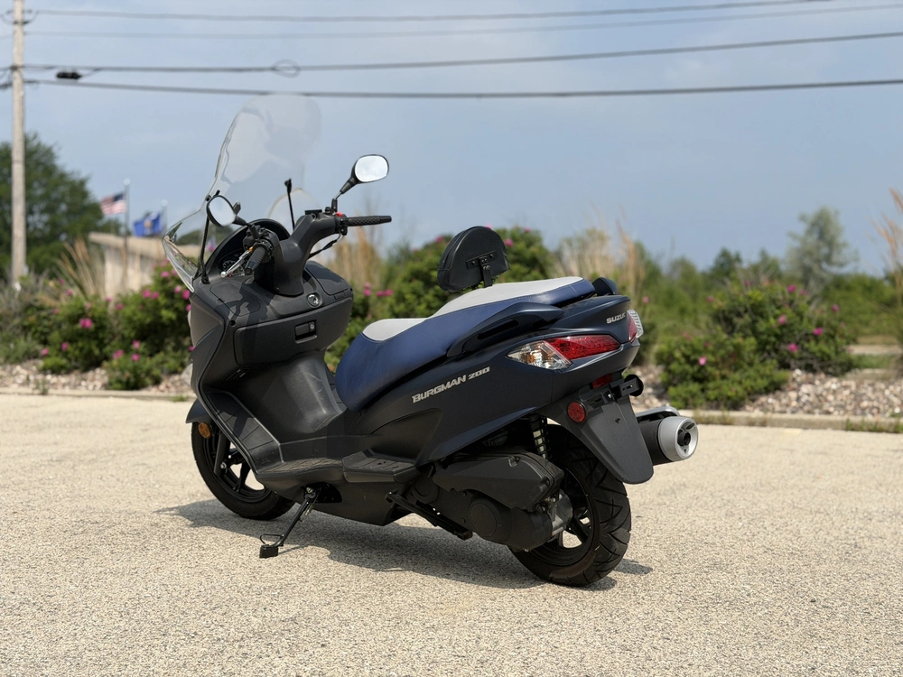 2022 Suzuki Burgman 200 alt