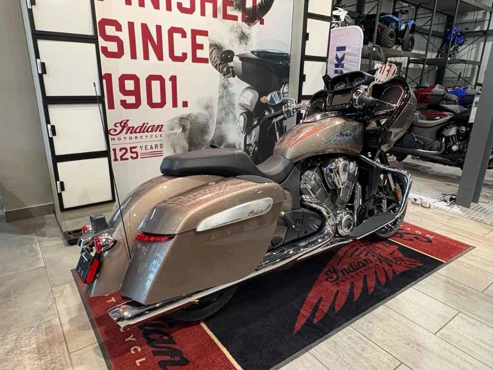 2026 Indian Motorcycle Challenger Limited + 112 & Audio Package alt