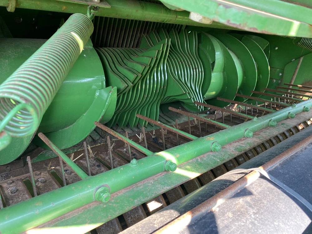 2021 John Deere L331 alt