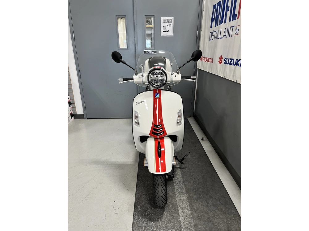 Vespa Gts 300 Racing Sixties 2021 alt