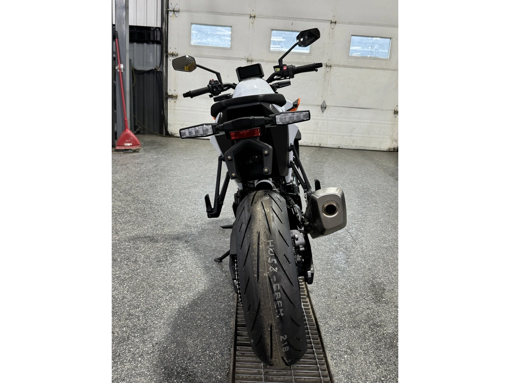 2027 Ktm 990 Duke alt