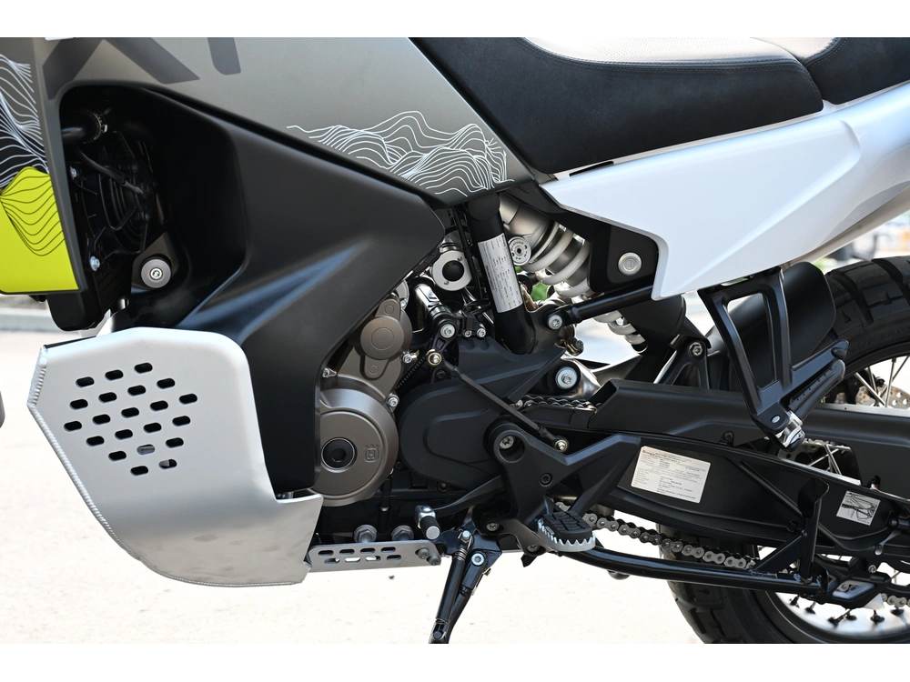 2027 Husqvarna Norden 901 alt