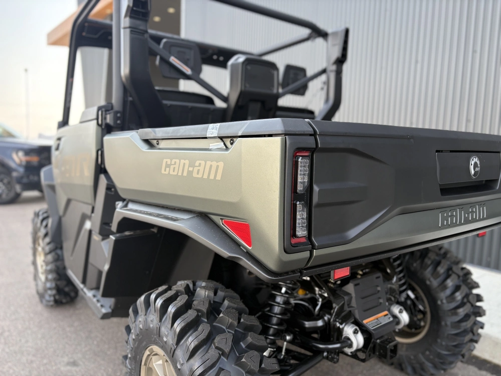 2026 Can-am Defender X Mr Hd11 With Half Doors 8yta alt