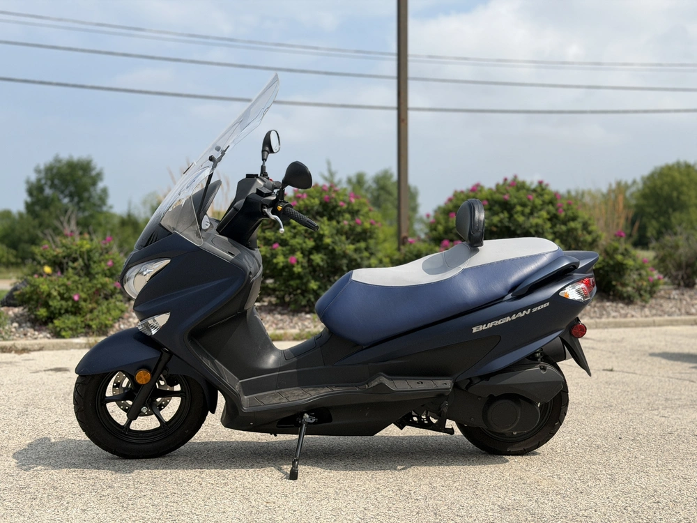 2022 Suzuki Burgman 200 alt