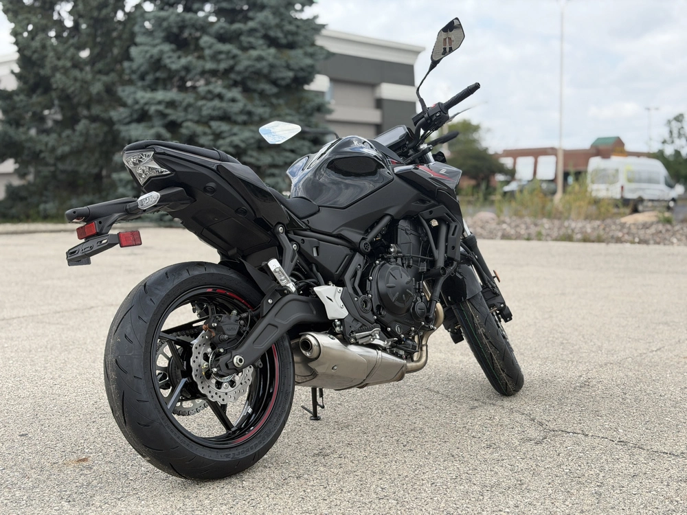 2025 Kawasaki Z650 alt