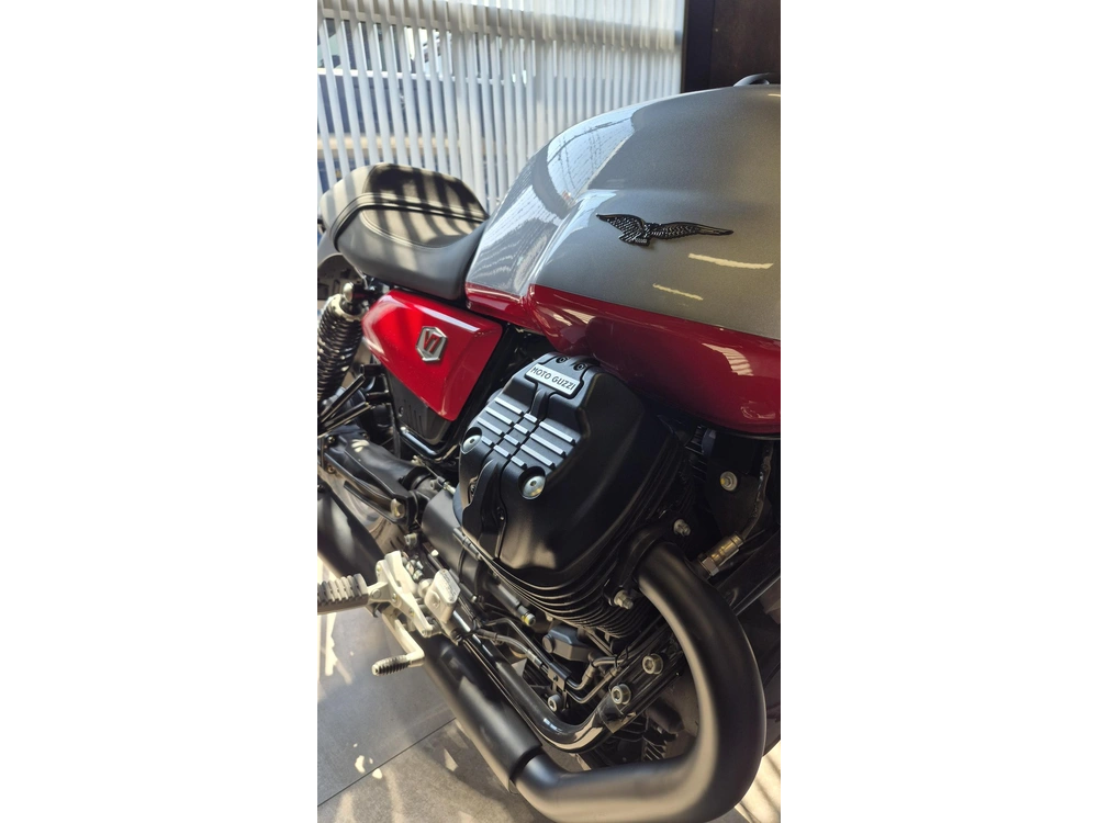 Moto Guzzi V7 Stone Corsa 2024 alt