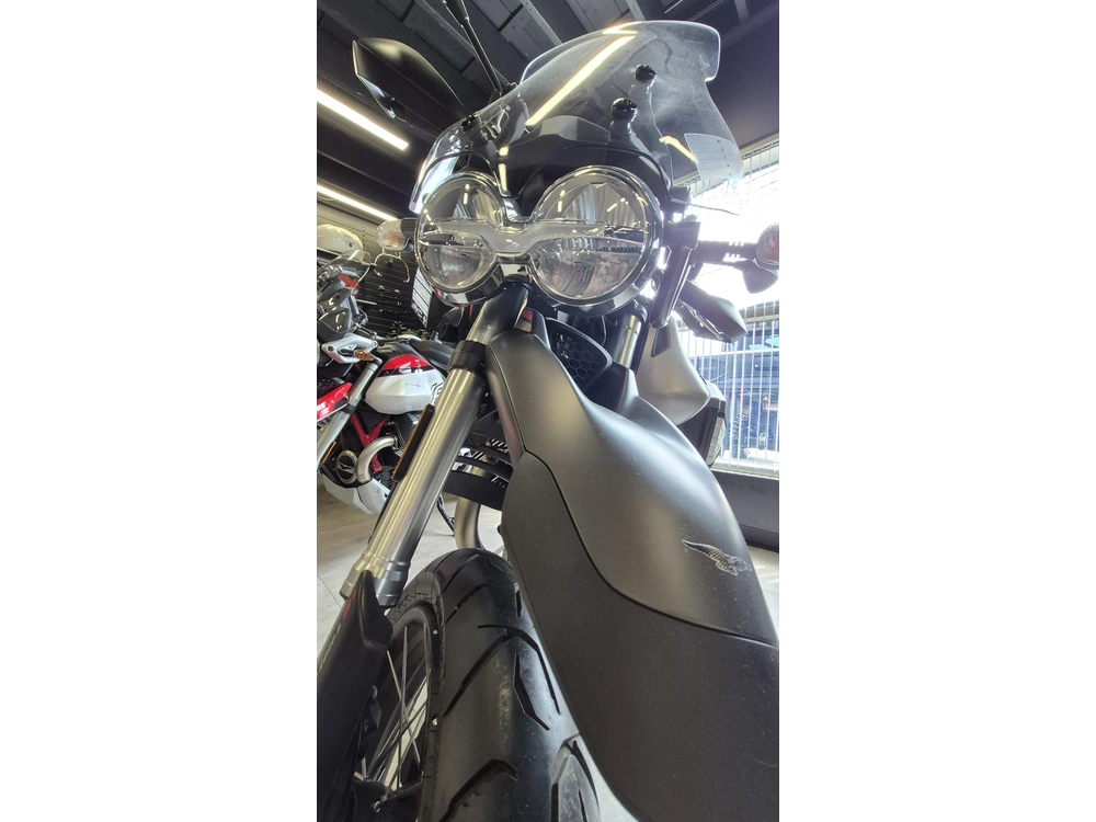 Moto Guzzi V85tt Travel 2023 alt