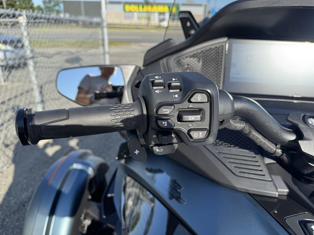 Can-am Rt Limited 2025 alt