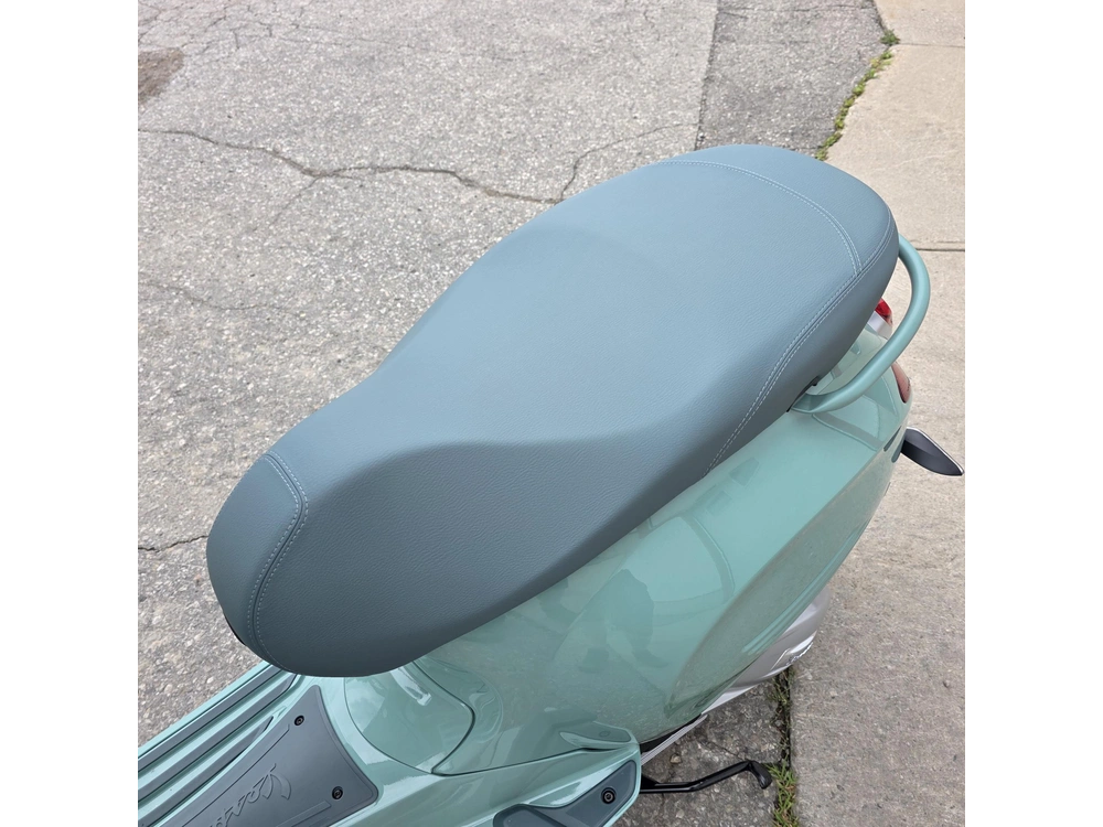 2027 Vespa Primavera 150 80th Anniversary alt