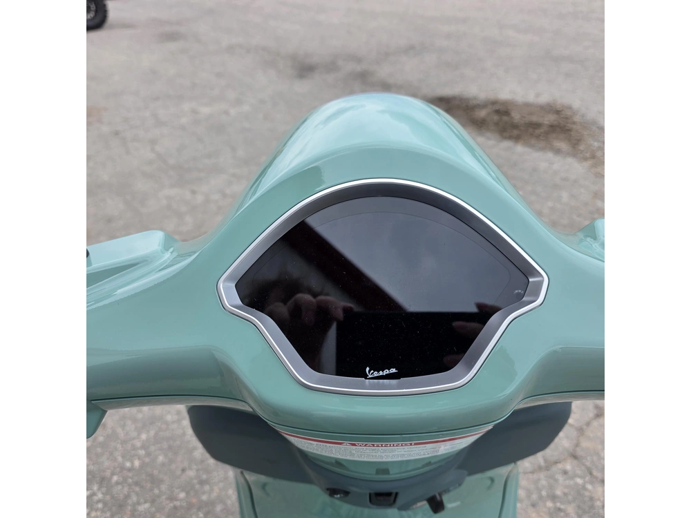 2027 Vespa Primavera 150 80th Anniversary alt