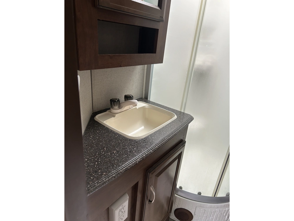 2017 Forest River Freedom Express 293rlds alt
