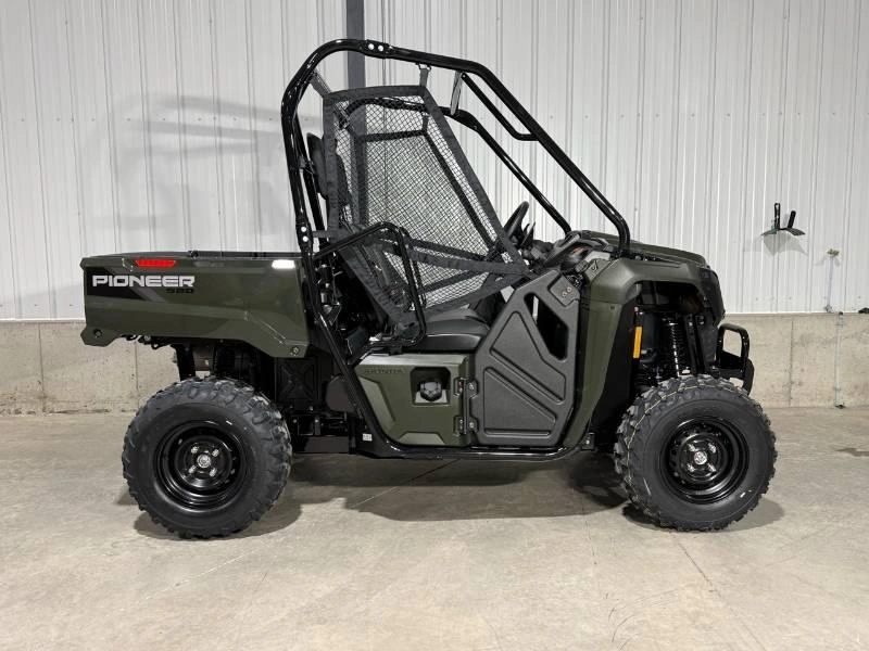 Honda Pioneer 520 2026 alt
