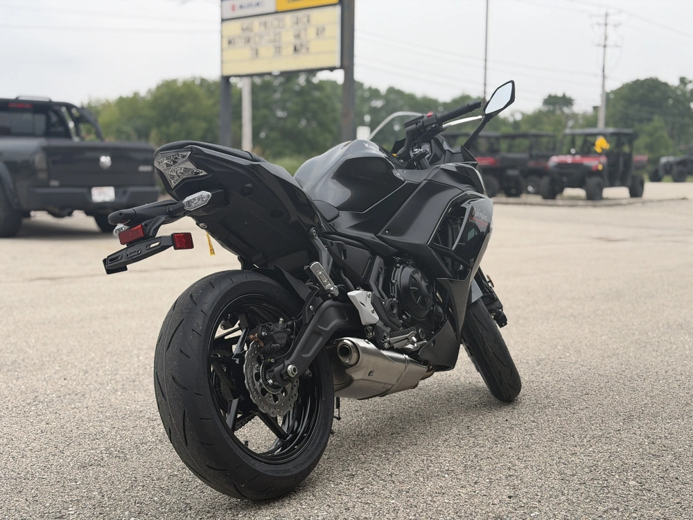 2026 Kawasaki Ninja 650 alt