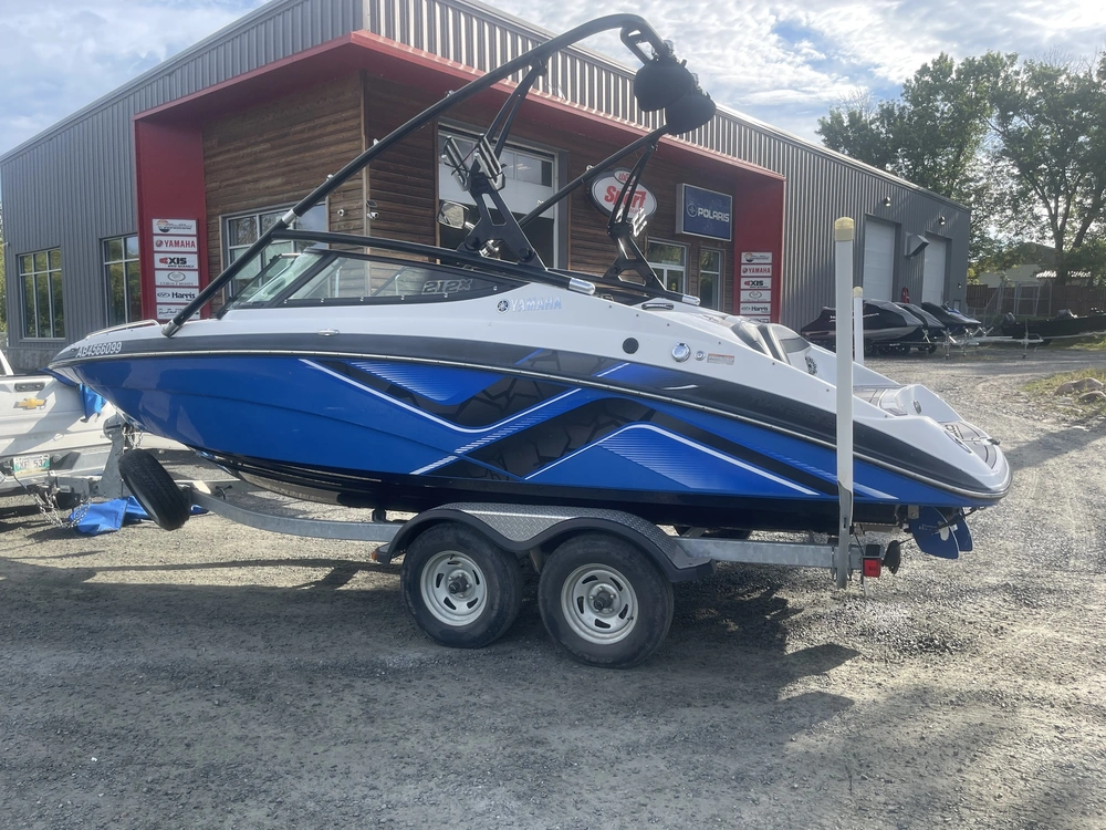 2014 Yamaha 212x alt