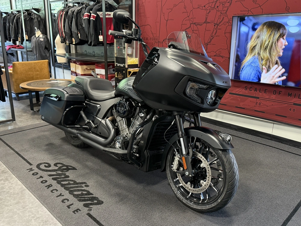 2026 Indian Motorcycle Challenger 112 Dark Horse® With Powerband Audio alt