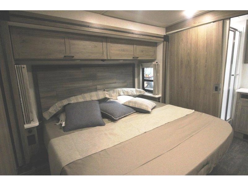2024 Winnebago Sunstar 33k alt