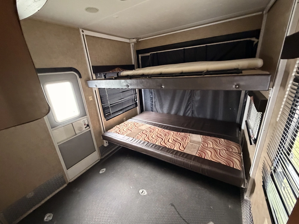2013 Dutchmen Razorback 2950 Toy Hauler alt