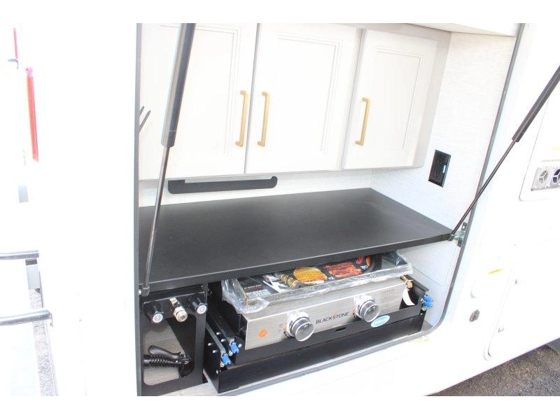 Thor Motor Coach Resonate 30c 2026 alt
