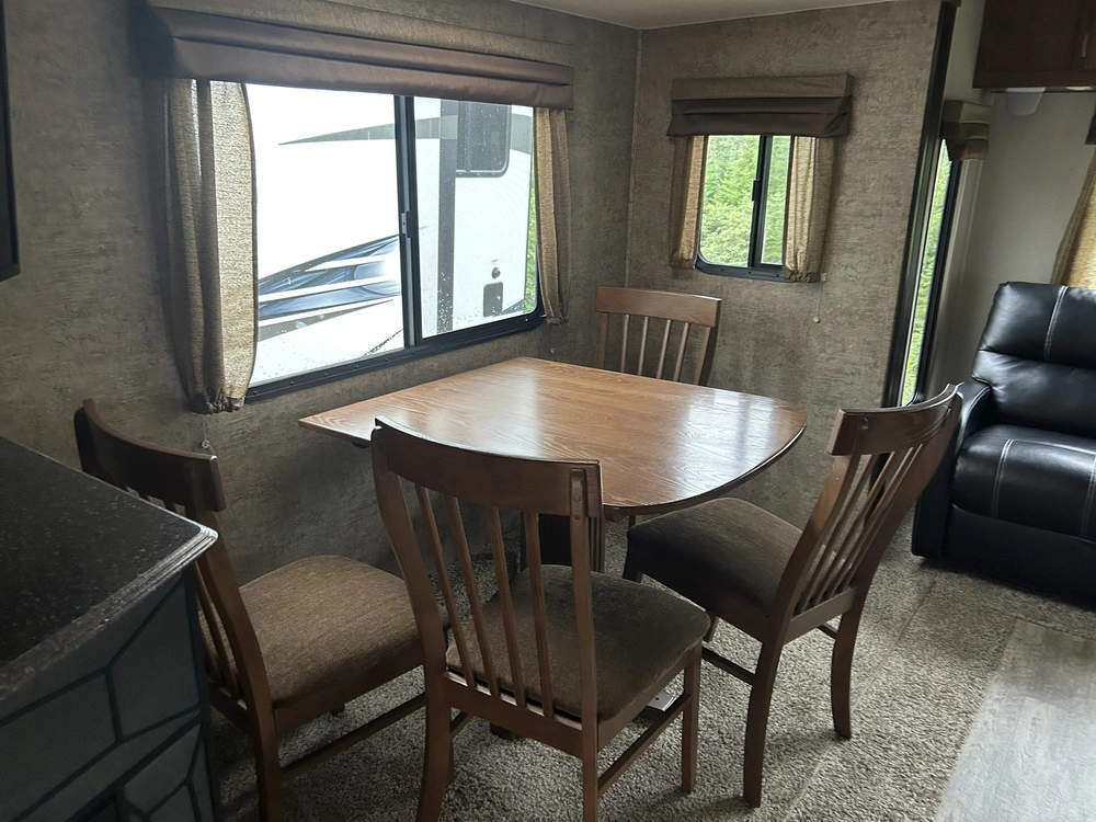 2017 Forest River Freedom Express 293rlds alt