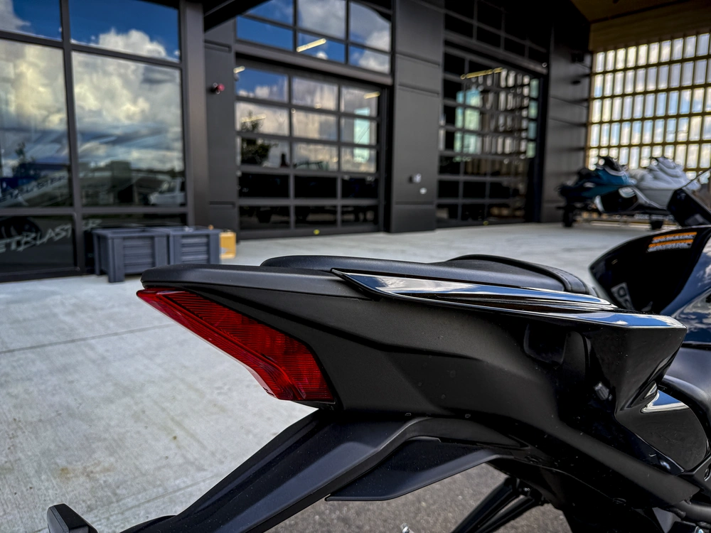 2026 Yamaha R3 alt