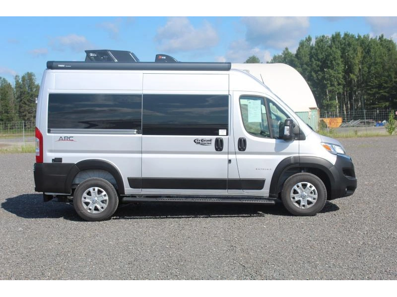 Entegra Coach Arc 18c 2025 alt