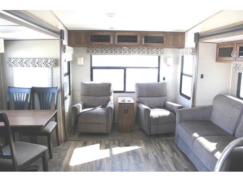 Coachmen Chaparral 31rls 2016 alt