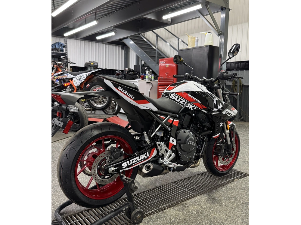 2025 Suzuki Gsx-8sm5 alt