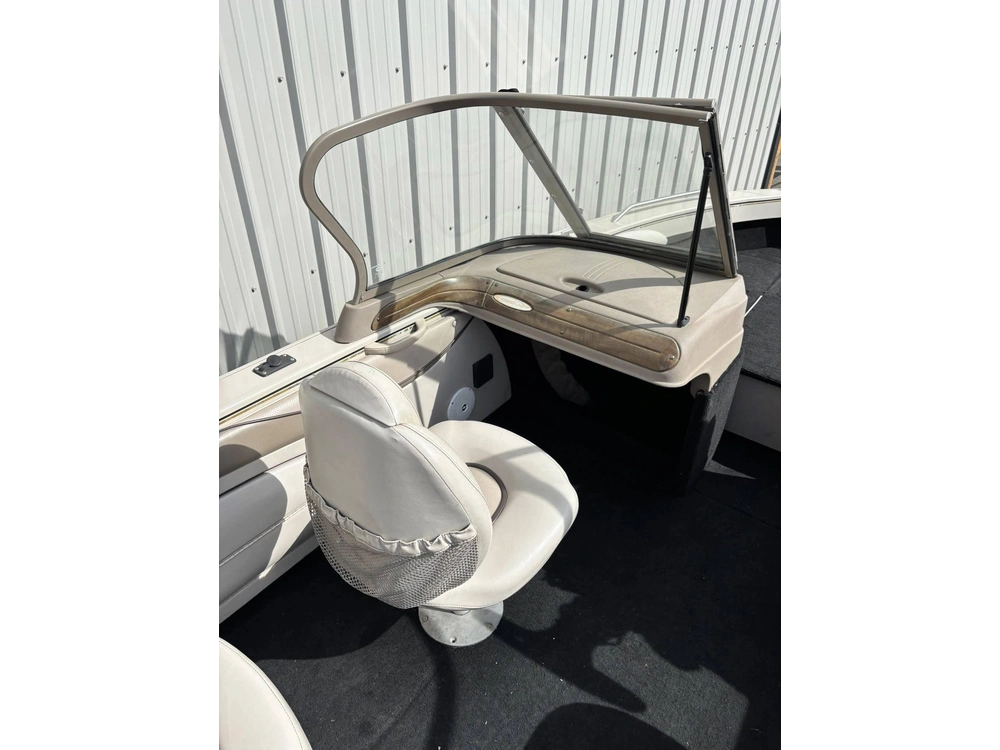 2003 Crestliner 1850 Sportfisher - 15hp Honda alt