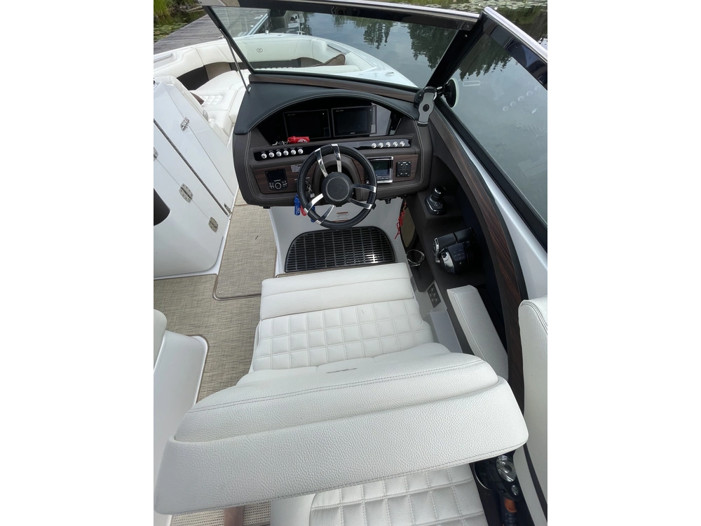 2017 Cobalt Boats R30 alt