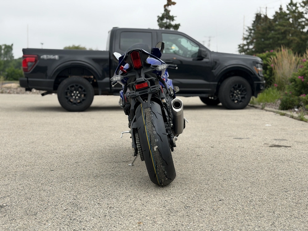 2026 Yamaha Yzf-r1 alt