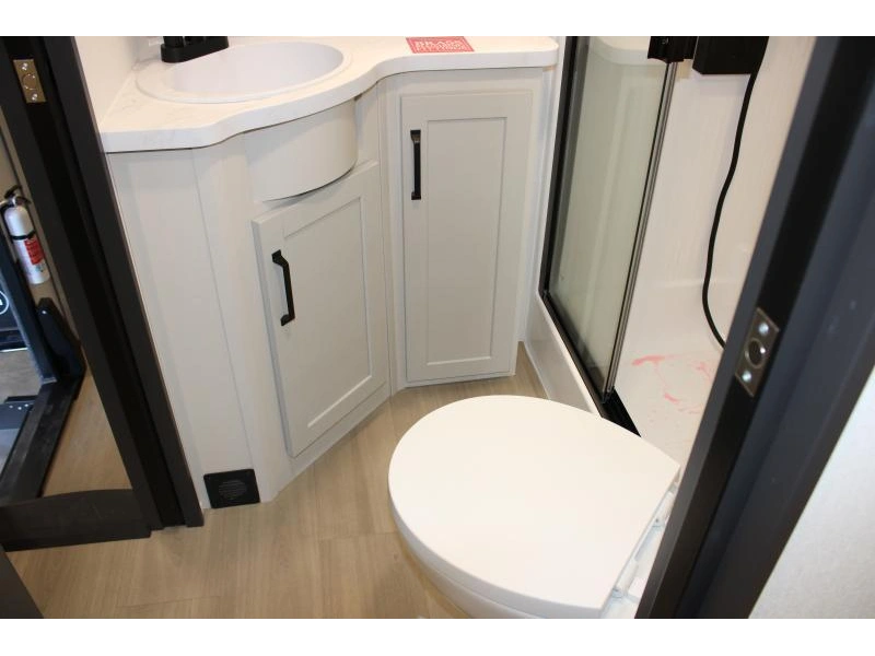 Grand Design Momentum 344m 2026 alt