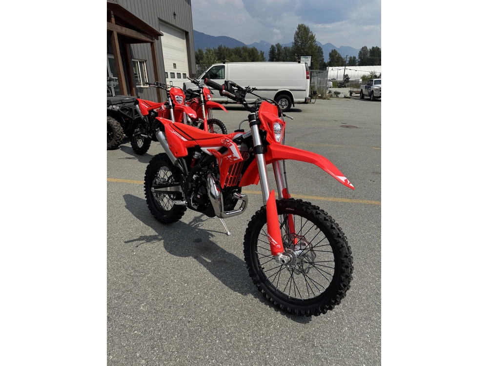 2027 Beta Xtrainer 300 *$94 Bi-weekly* alt