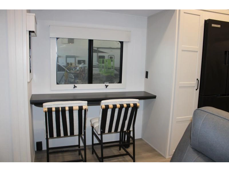 Grand Design Momentum 344m 2026 alt