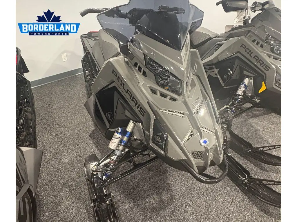 2025 Polaris INDY® VR1 137 650 
