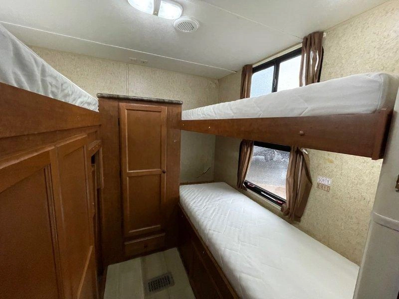 Skyline Layton 298 2013 alt