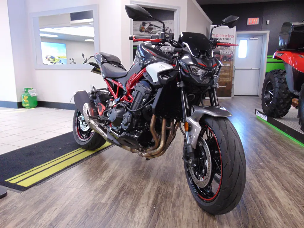 Kawasaki Z900 2025