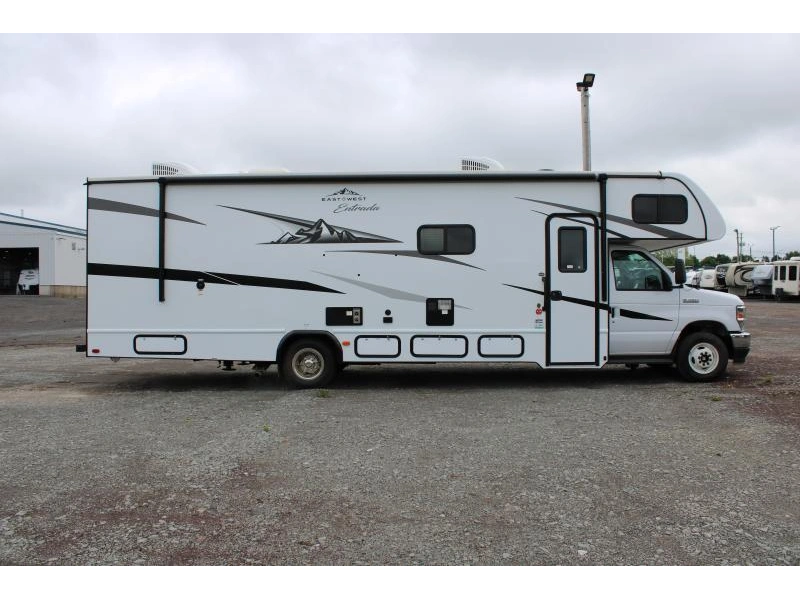 2023 East To West Entrada 2900ds alt