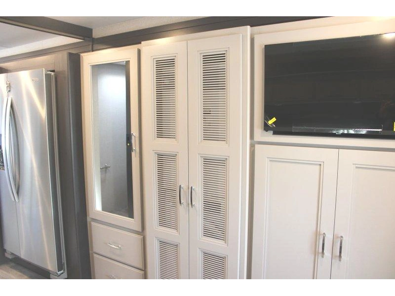 Thor Motor Coach Inception 38dx 2026 alt