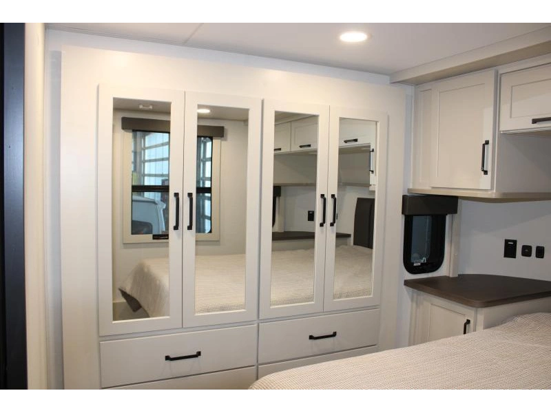 Grand Design Momentum 344m 2026 alt