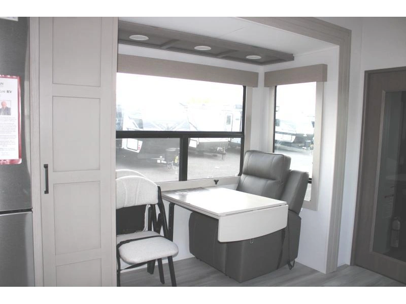 Grand Design Momentum 414m 2026 alt