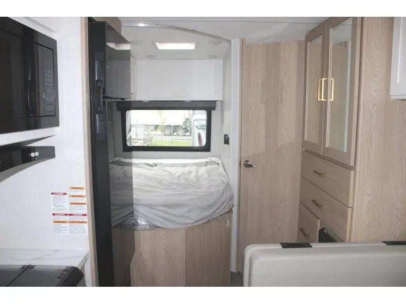 Thor Motor Coach Four Winds 2027