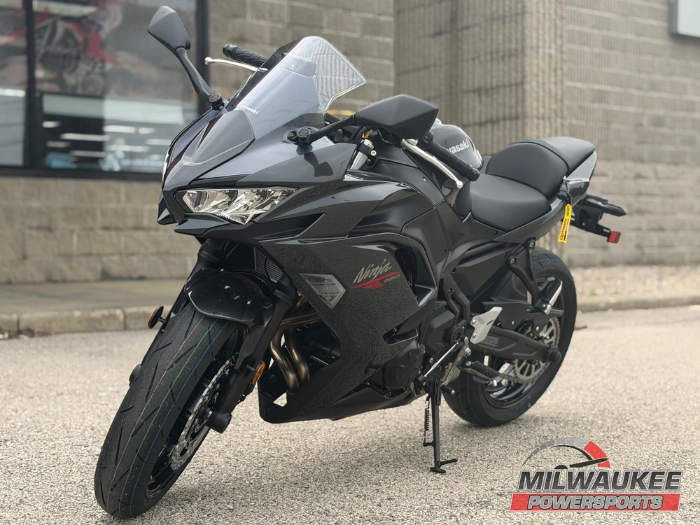 2026 Kawasaki Ninja 650 alt