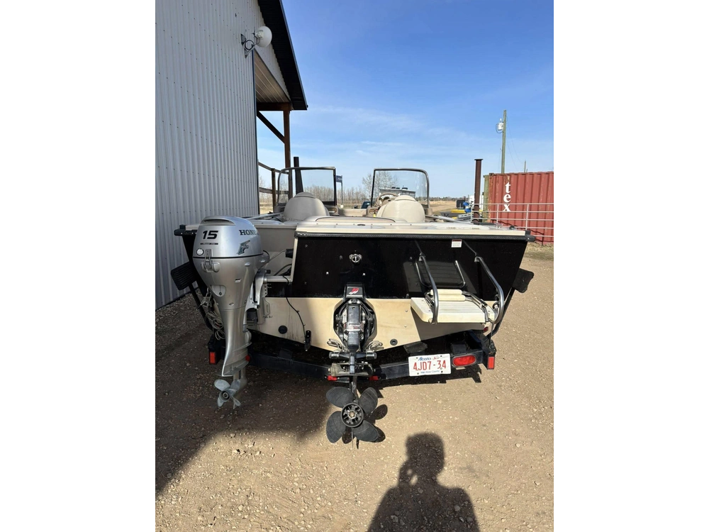 2003 Crestliner 1850 Sportfisher - 15hp Honda alt