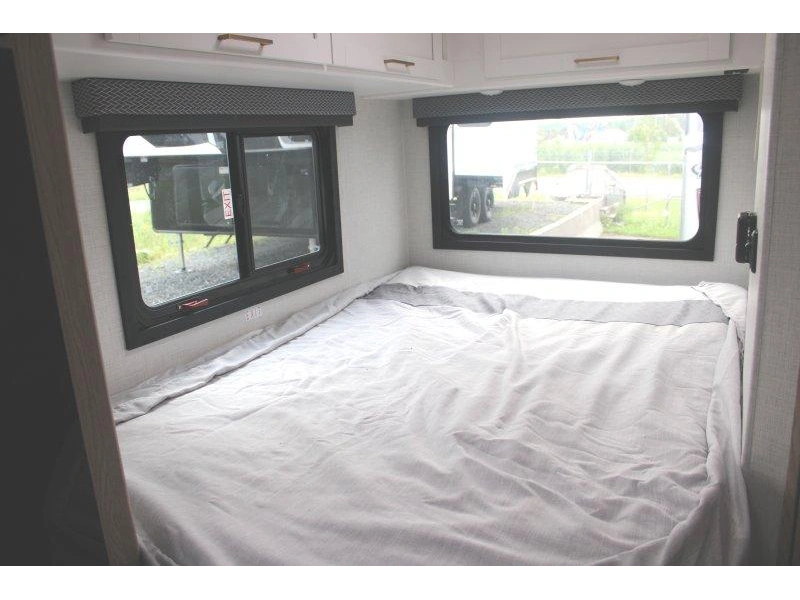 Thor Motor Coach Four Winds 21z.gm 2027 alt