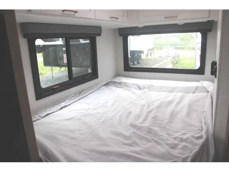 Thor Motor Coach Four Winds 2027
