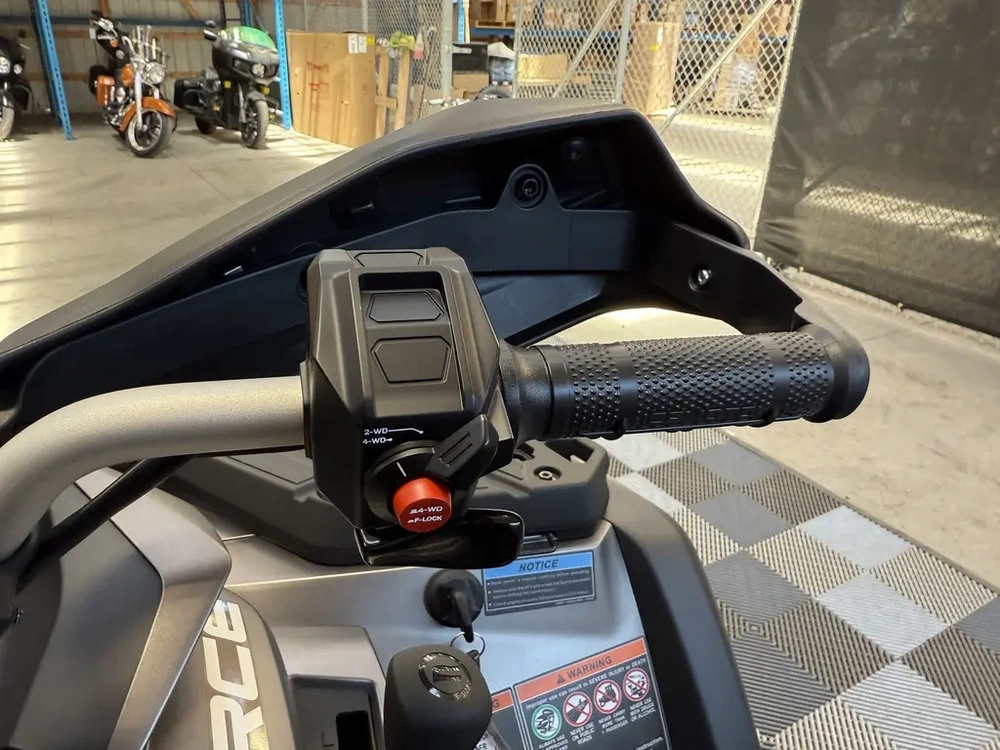 2026 Cfmoto Cforce 800 Touring alt