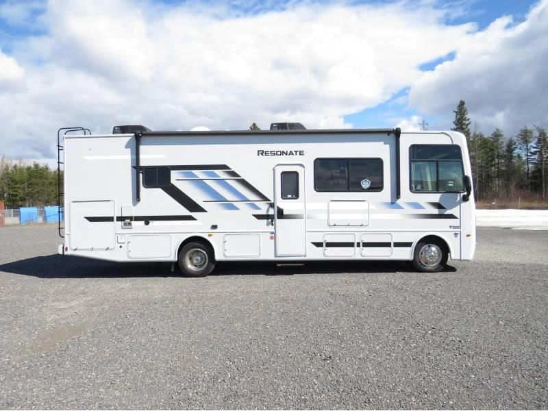 2026 Thor Motor Coach Resonate 30c alt