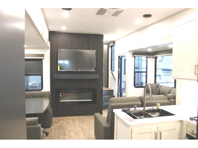 Grand Design Influence 3904bh 2026 alt